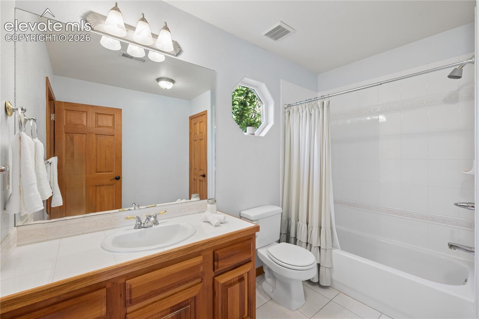 Junior suite bathroom