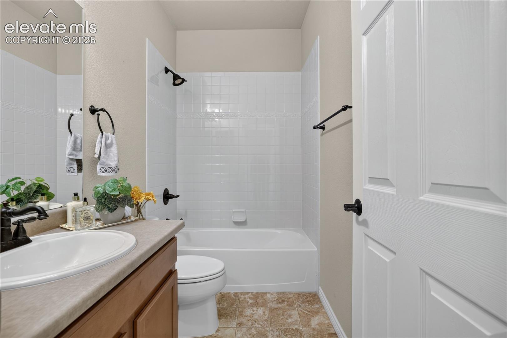 Hall bath with tile surround tub/shower combo