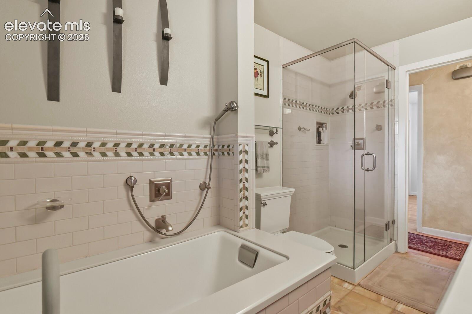 White subway tile bath surround with decorative accent band