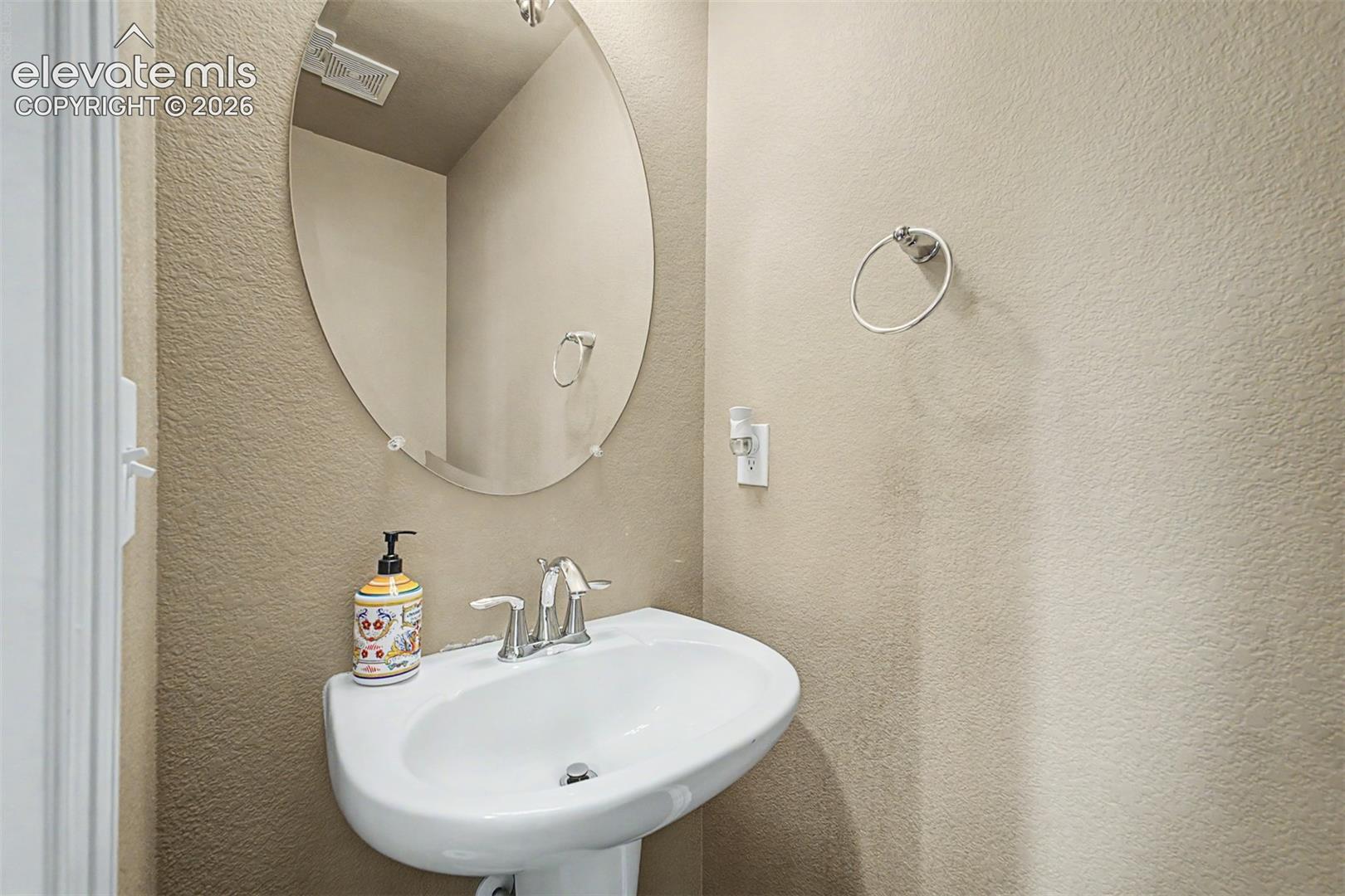 Photo 16 of 6678 Cottonwood Tree Drive, Colorado Springs