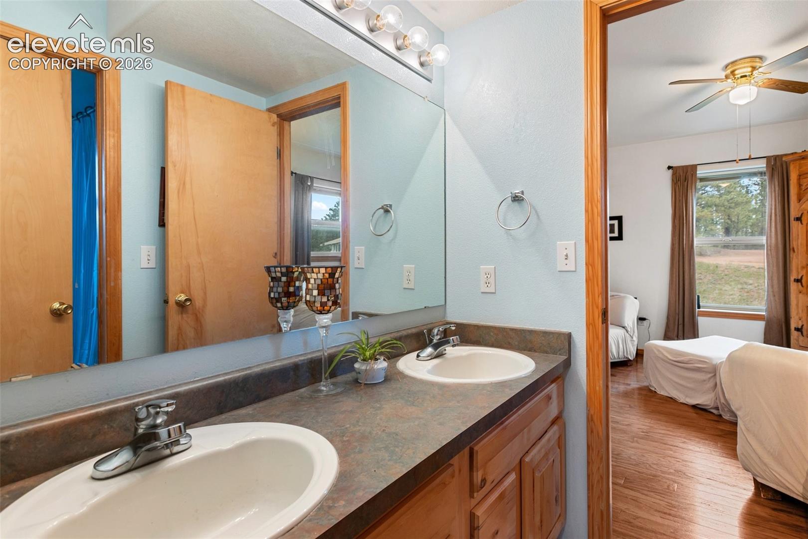 Main level full bath
