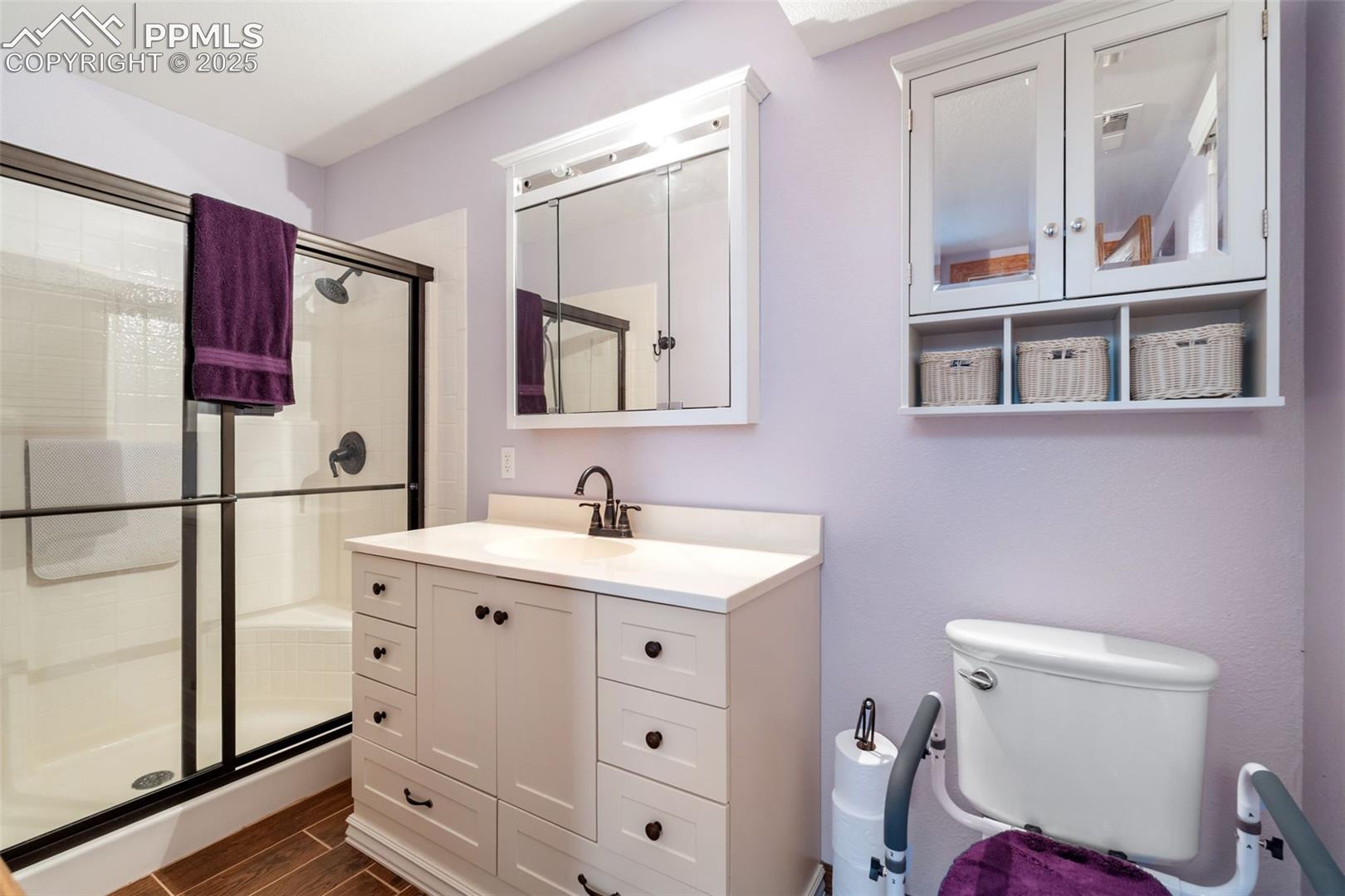 Private ensuite bath with modern finishes