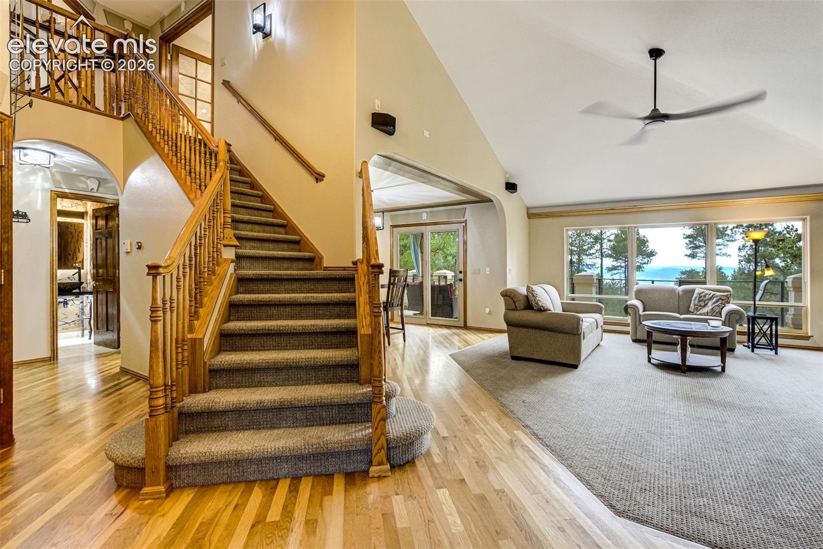 Hardwoods floors, entrway closet