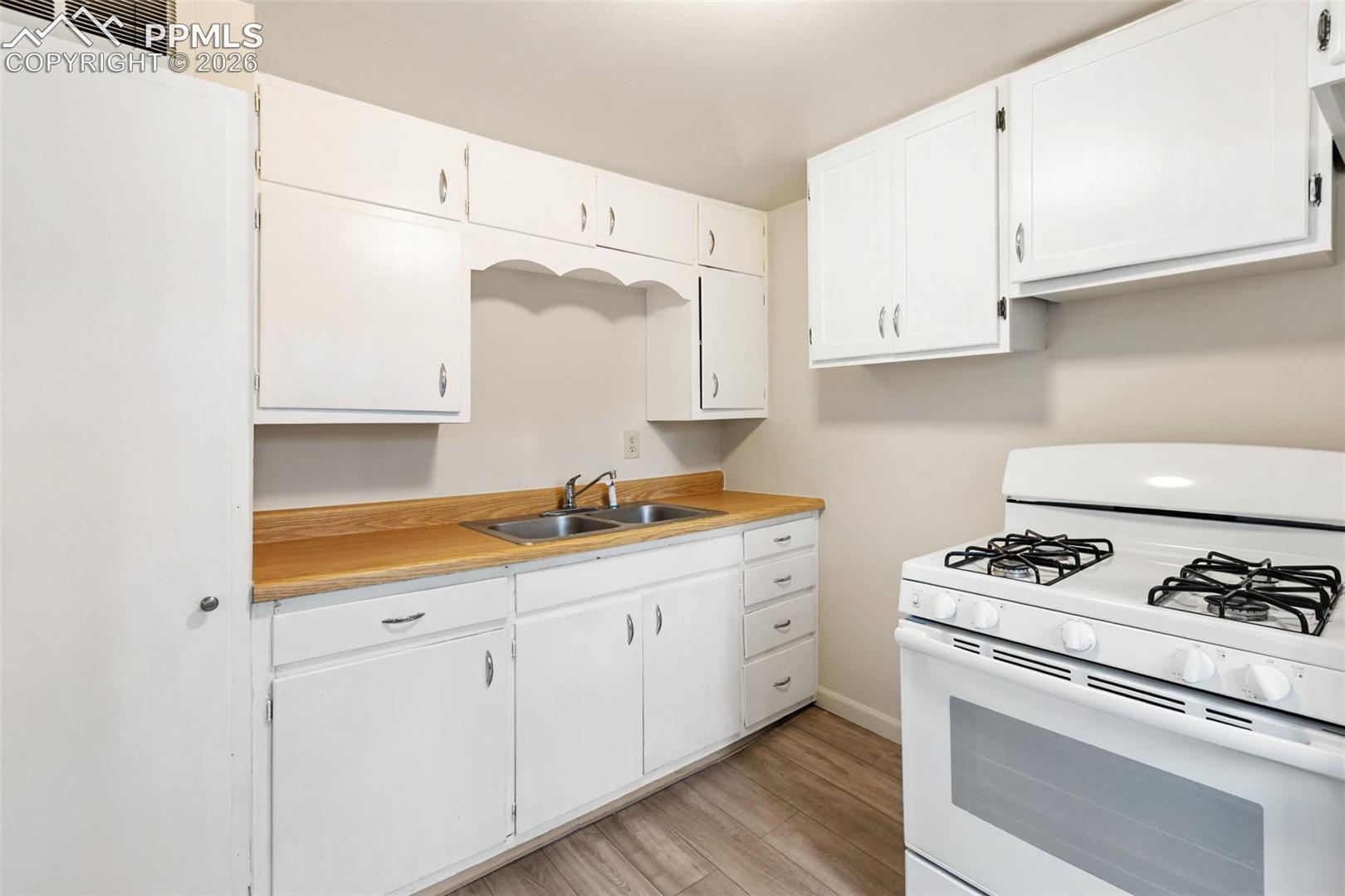 Photo 13 of 1531 W Cheyenne Road, Colorado Springs