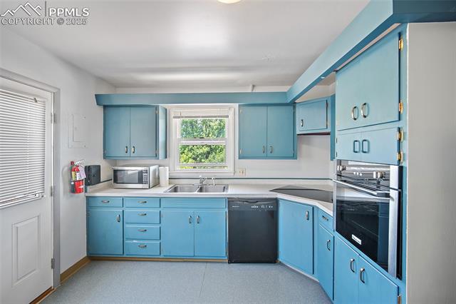 Kitchen in second building