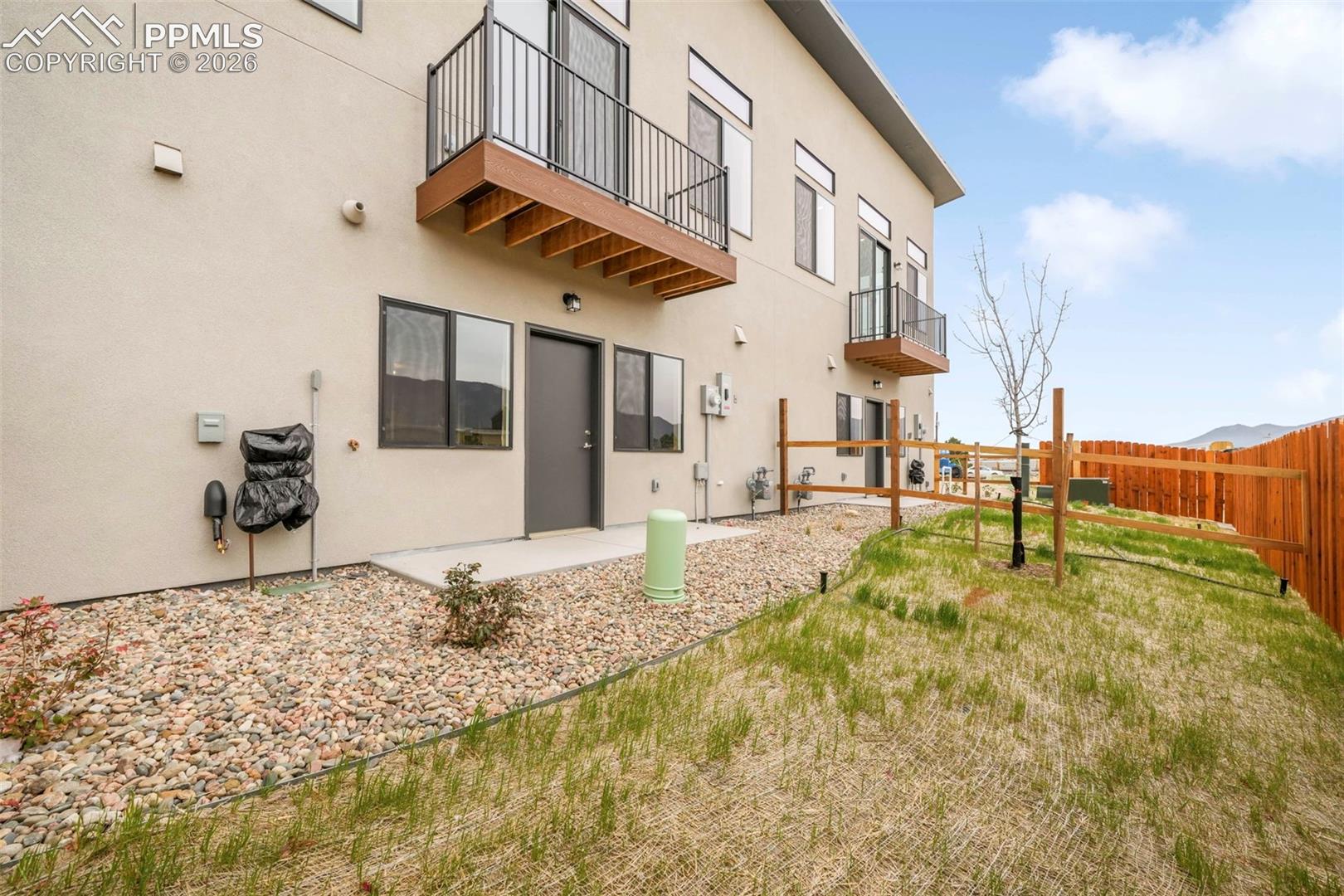 Private, fenced yard. 