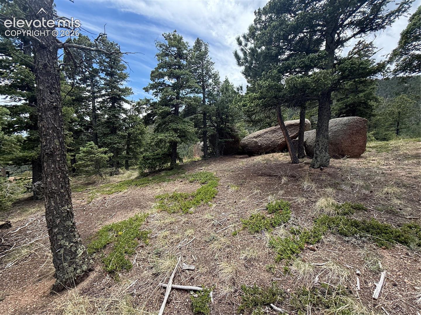 Build site/Lot with rock outcroppings 