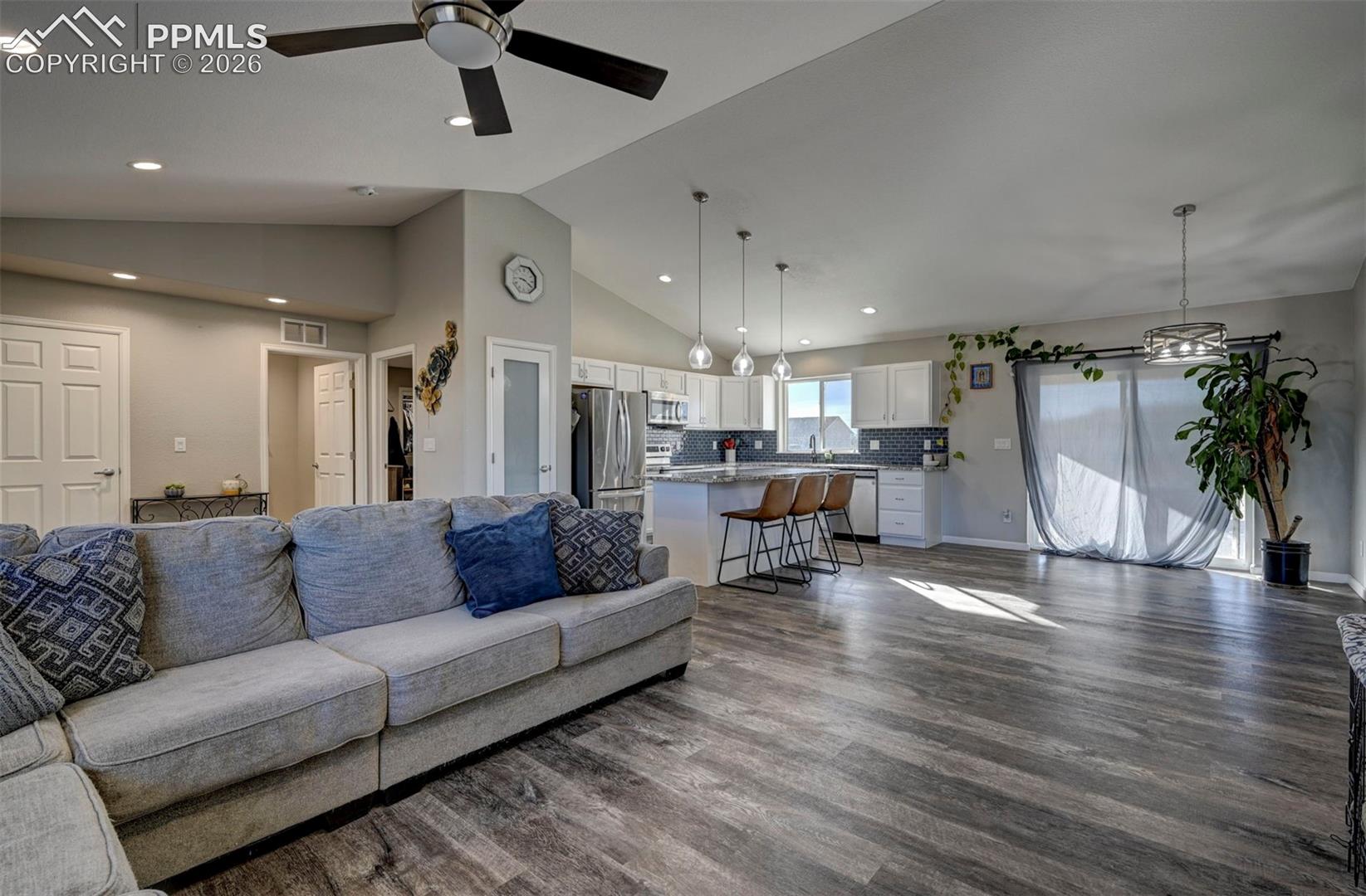 40 E Lyons Dr, Pueblo, CO 81007