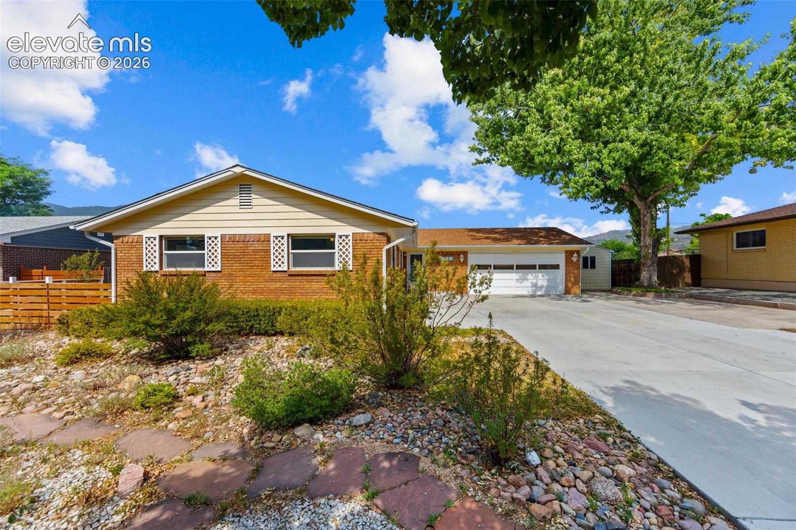 626 Pioneer Ln, Colorado Springs, CO 80904