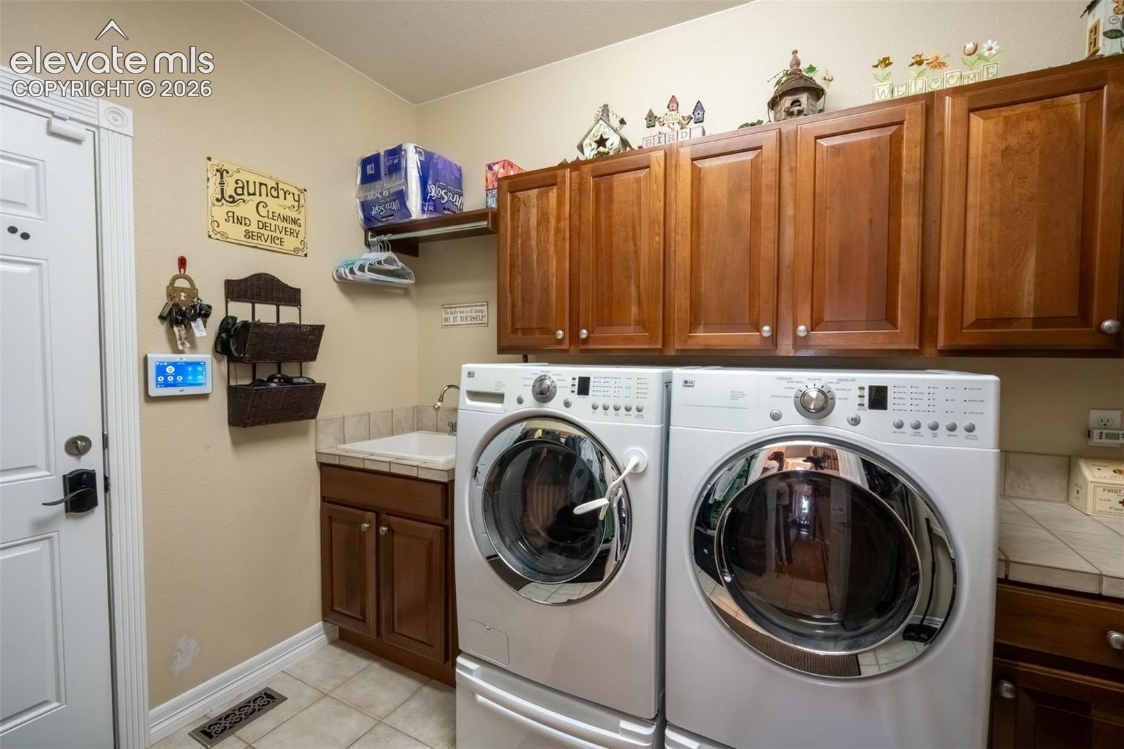 MAIN LEVEL  LAUNDRY ROOM