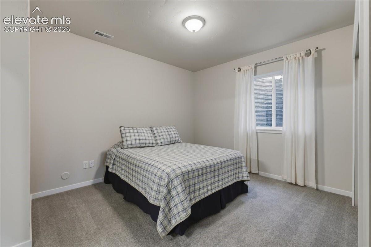 Basement bedroom 5/ with ensuite bath