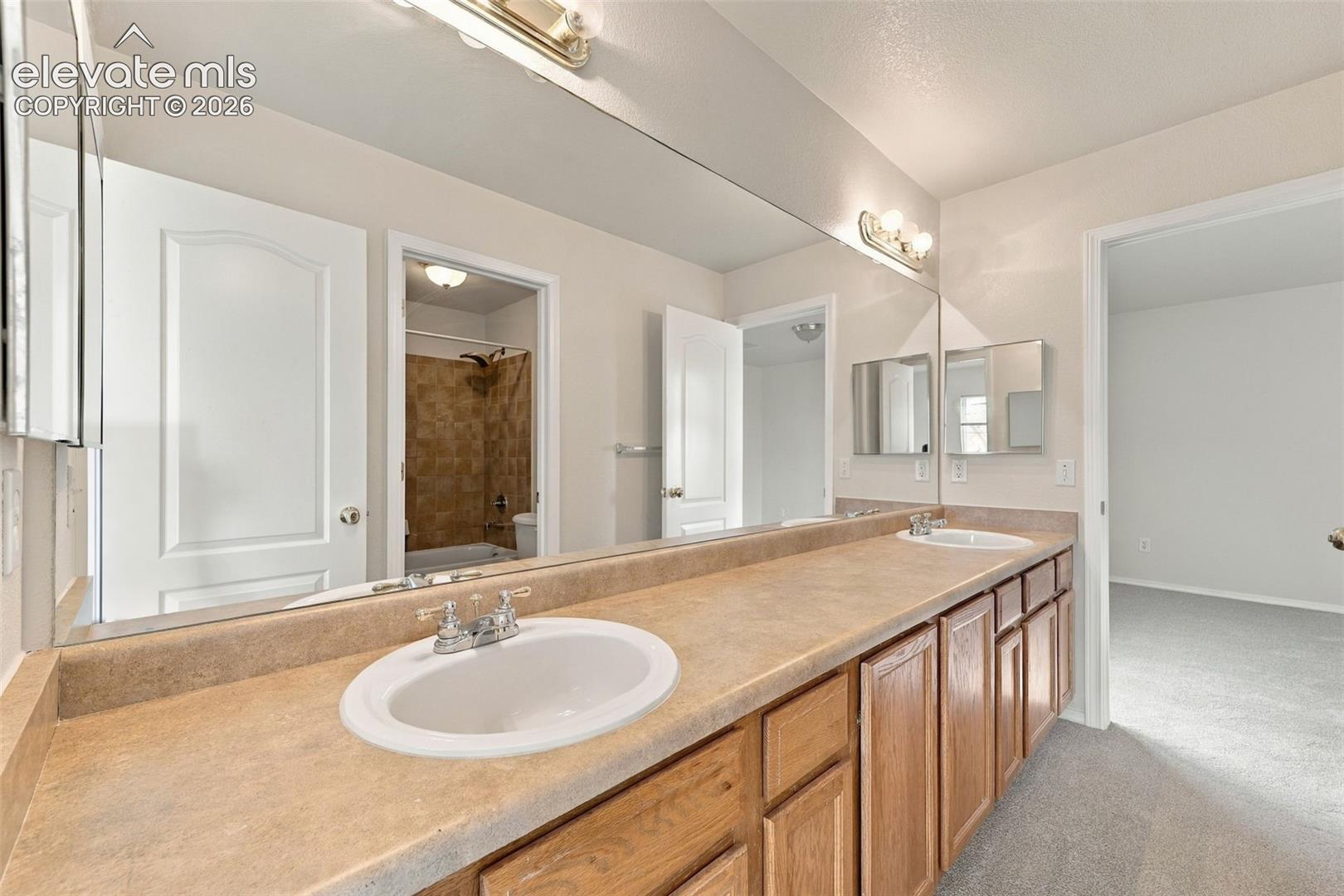Jack & Jill full bath
