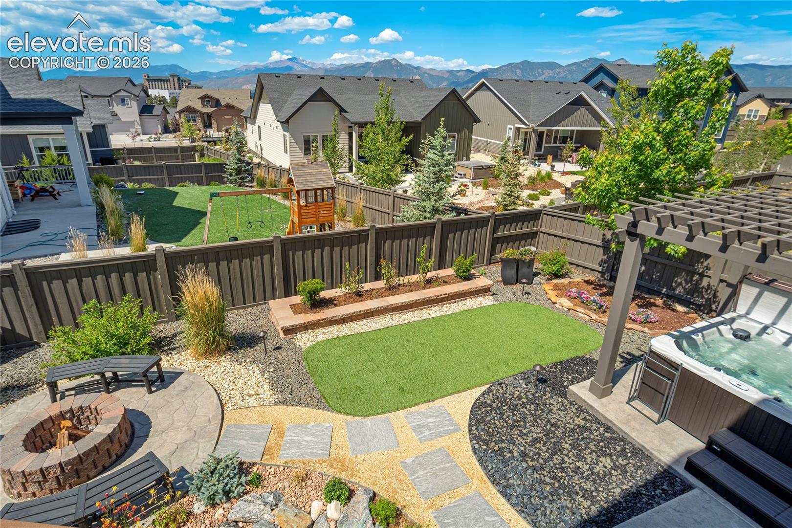 Designed to Enjoy |
Beautiful hardscaping, thoughtful landscaping, and multiple gathering spaces create an outdoor oasis.