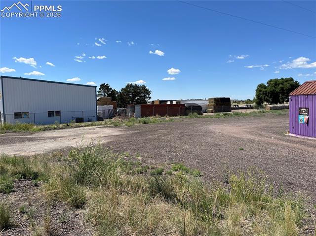 View of yard with an outbuilding