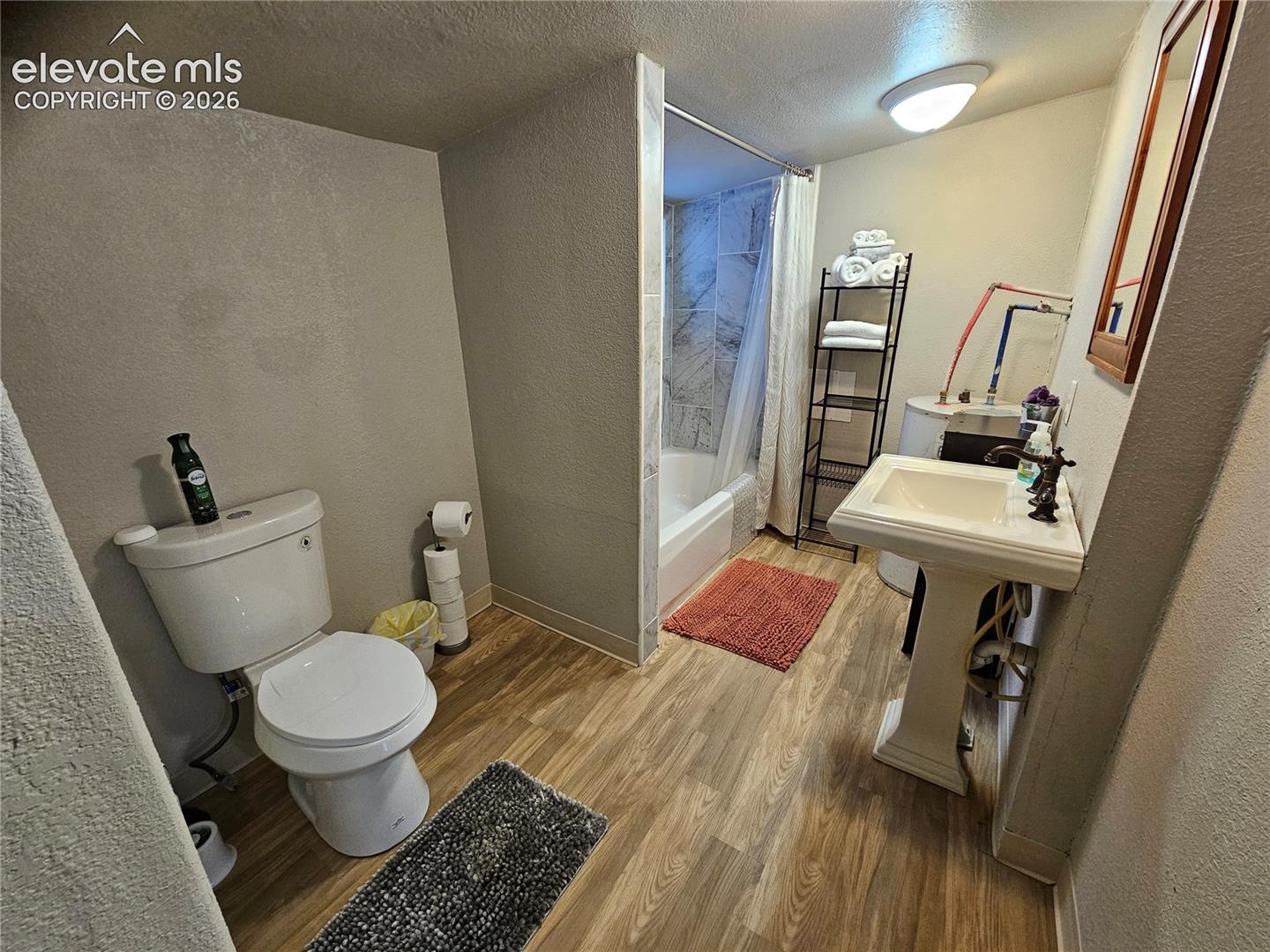 Unit B bathroom and water heater