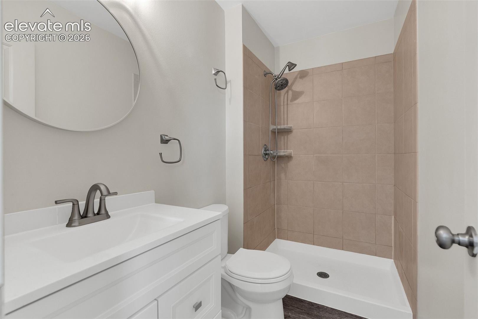En suite primary with walk in shower