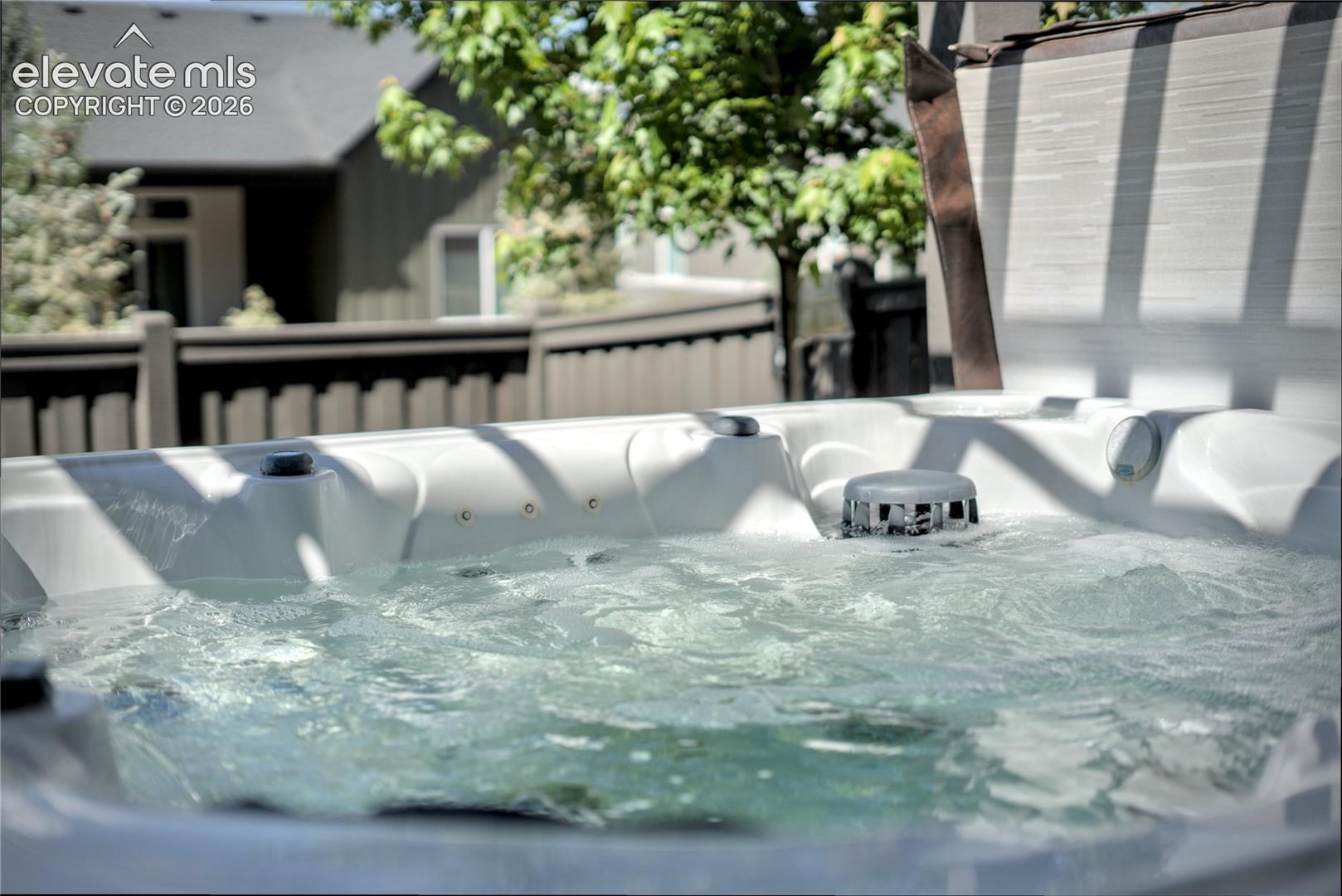 Relax and Recharge
Soak beneath the stars while taking in views of Pikes Peak and the Front Range.