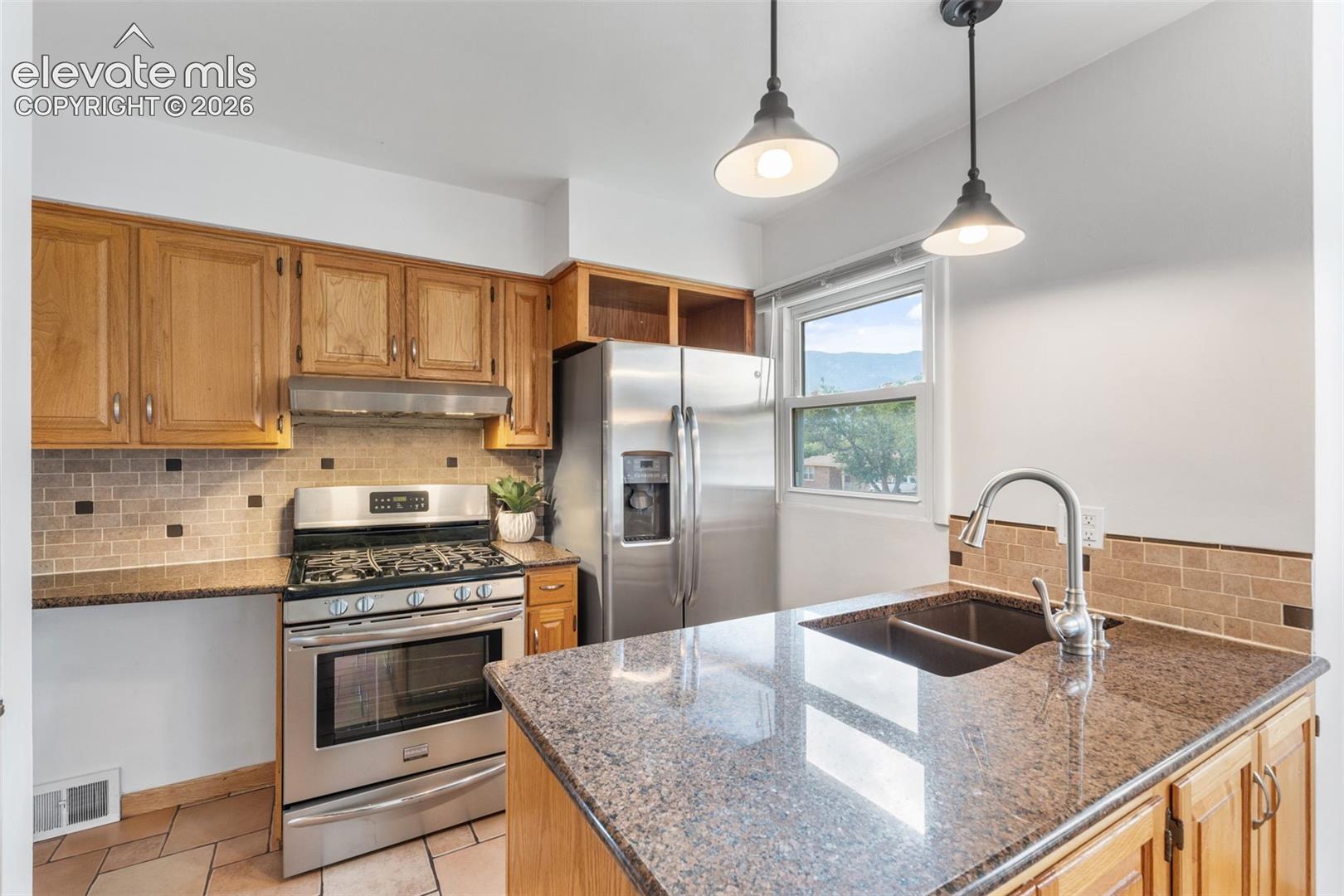 Photo 15 of 641 Glen Eyrie Circle, Colorado Springs