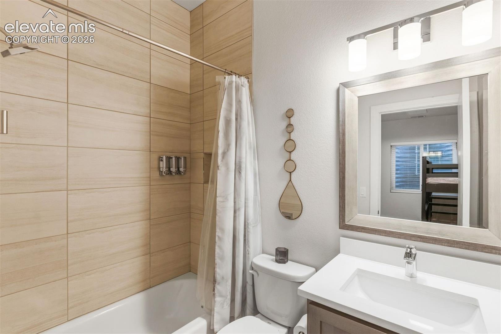 Upstairs full bathroom
