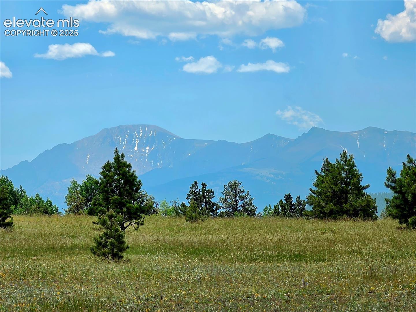 Zoomed In Picture of Pikes Peak