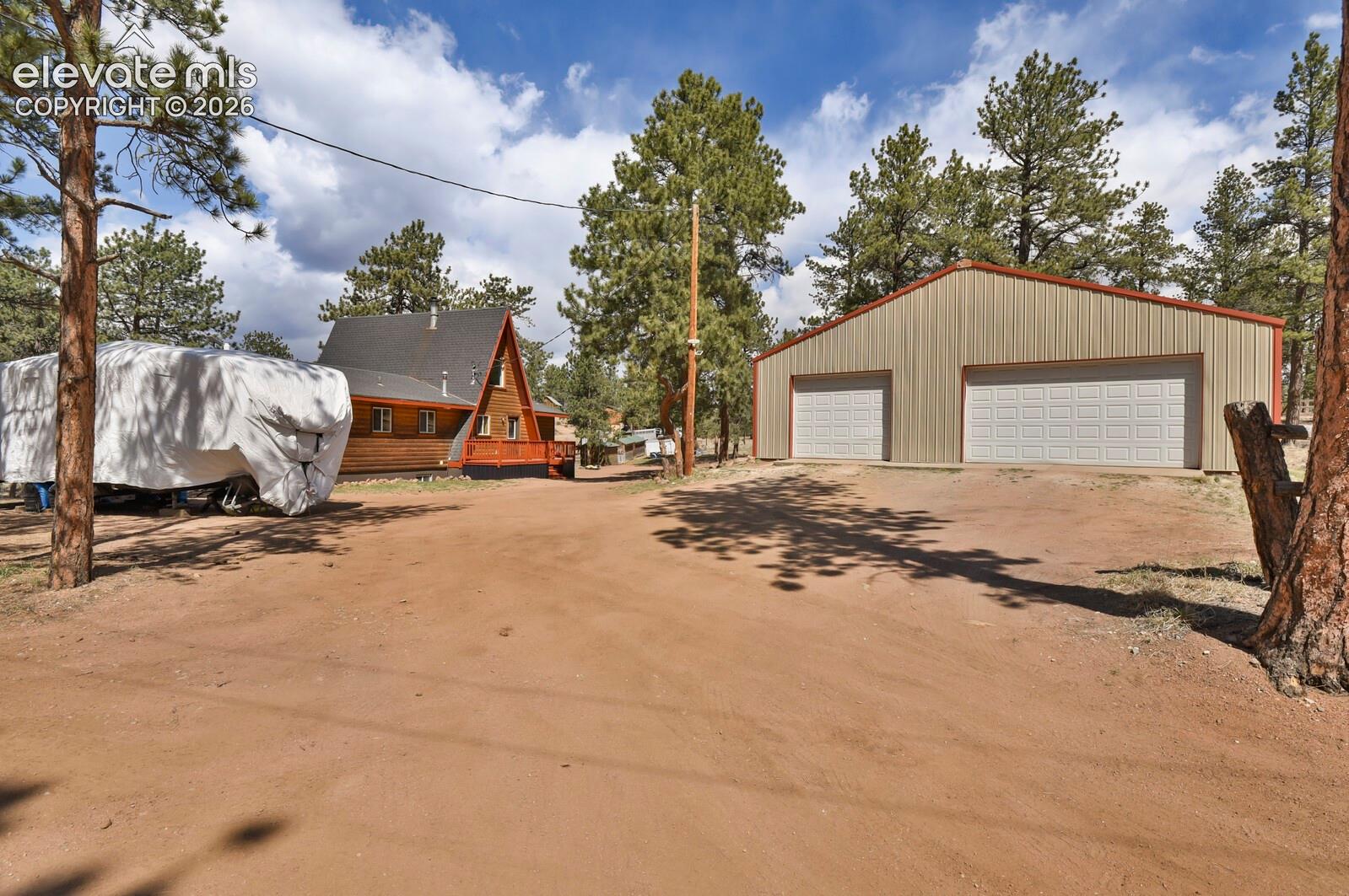 Detached, insulated 40x40 workshop/garage; circular driveway with room to store RV