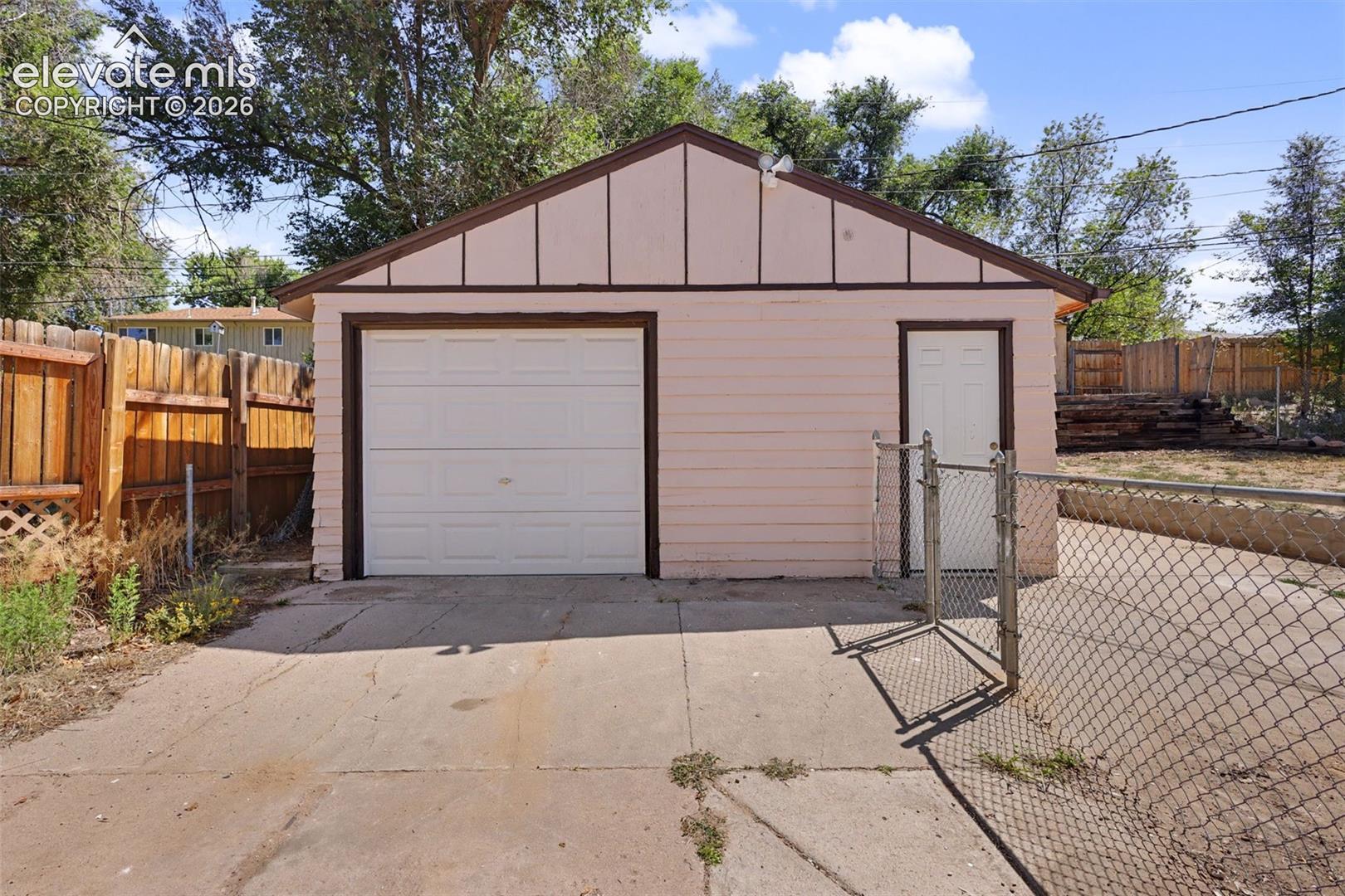 Photo 33 of 105 Linden Drive, Colorado Springs