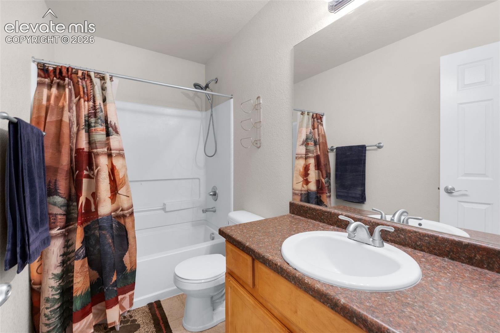 Upstairs Full Bathroom