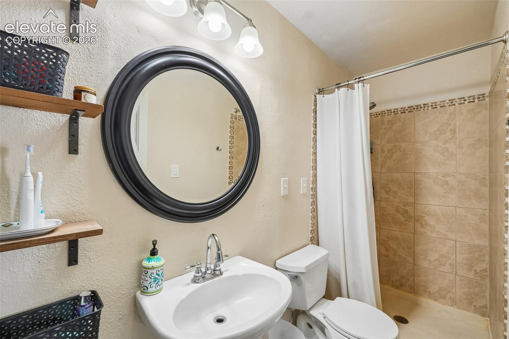 3/4 en suite primary bath