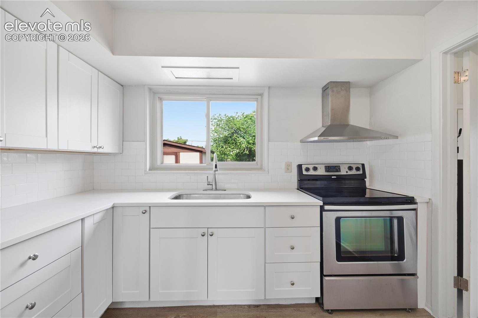 72 Doris Dr, Colorado Springs, CO 80911