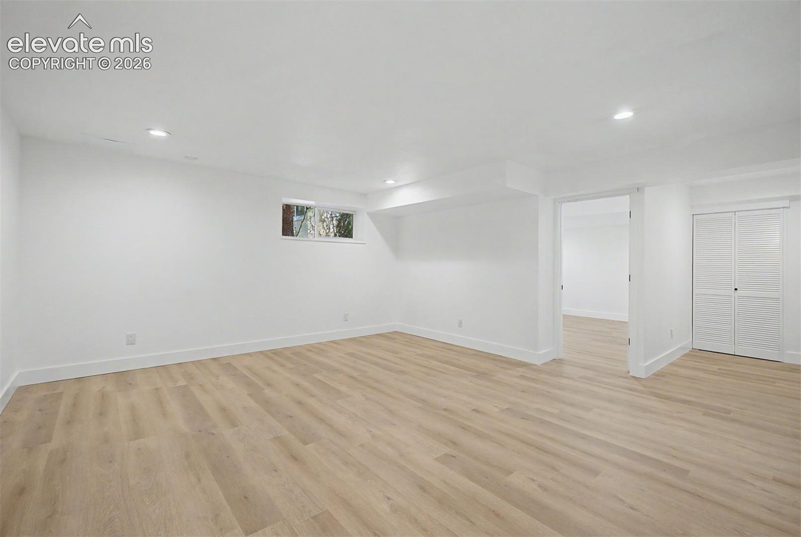 Large basement family room, great for entertaining!
