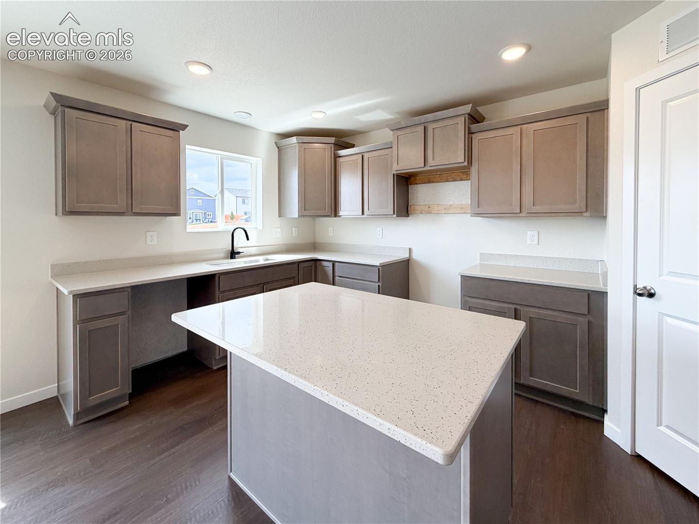 Photo 10 of 8262 Lemon Grass Road, Peyton