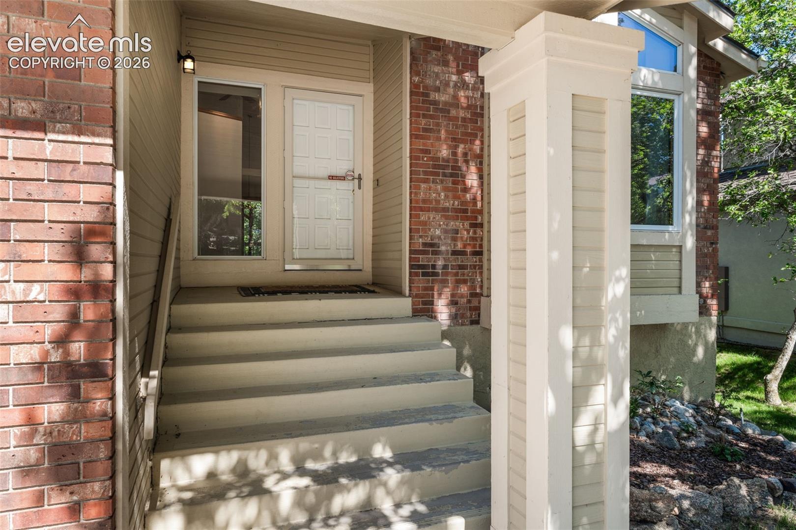 5142 Broadmoor Bluffs Dr, Colorado Springs, CO 80906