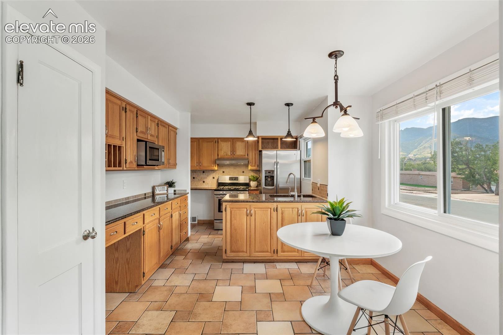 Photo 10 of 641 Glen Eyrie Circle, Colorado Springs