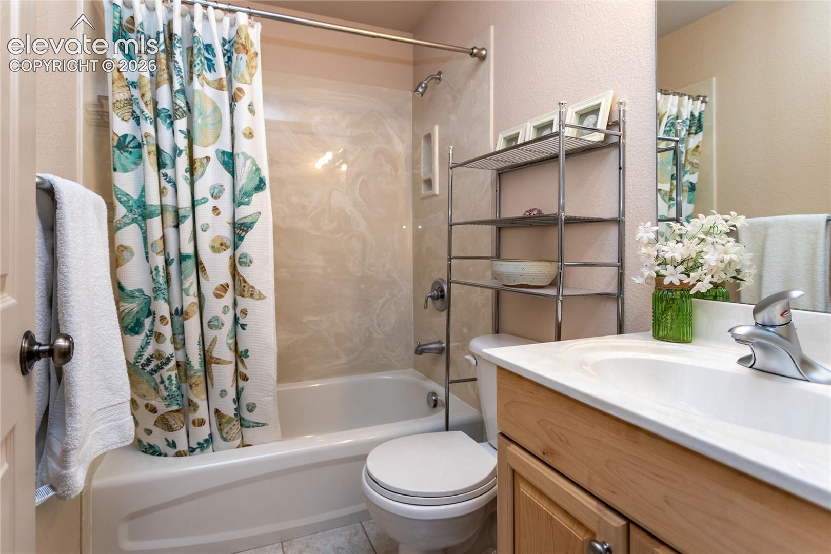 Full bathroom in jr. suite