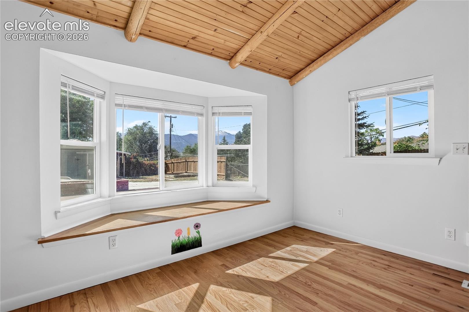 Bay window w/ Pikes Peak & mountain views