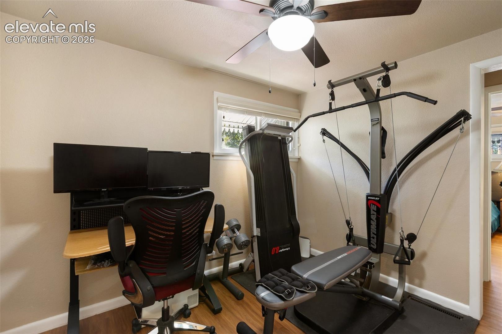 Bedroom / Office 