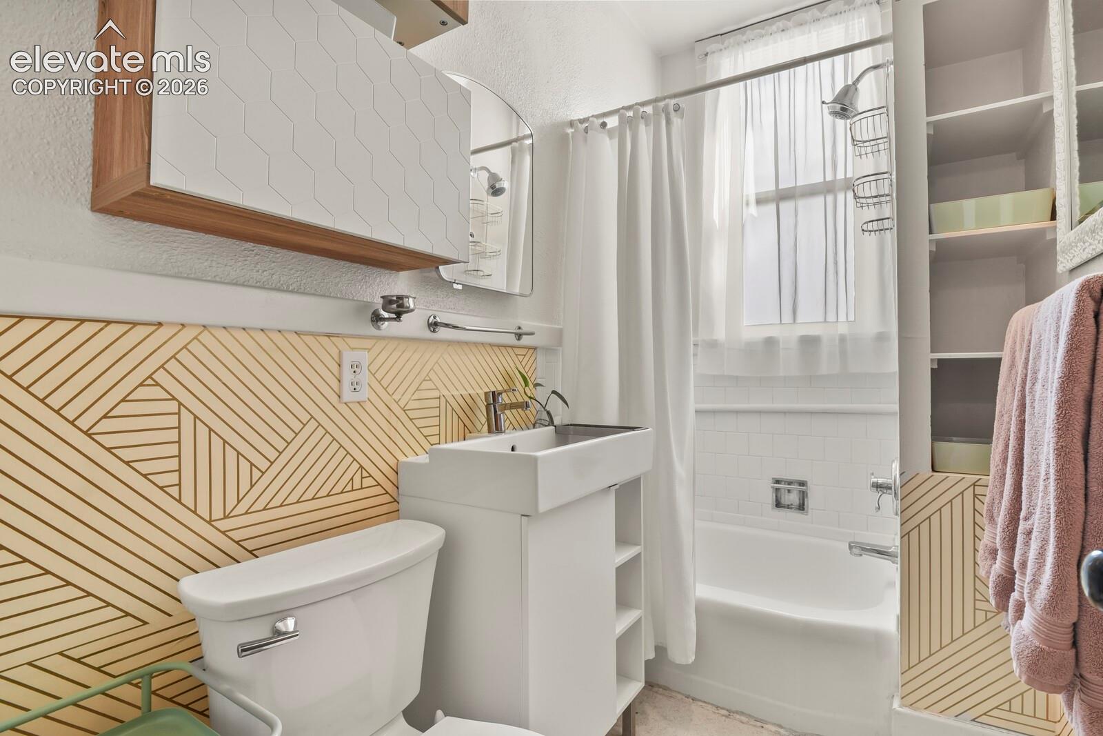 Main level full bath