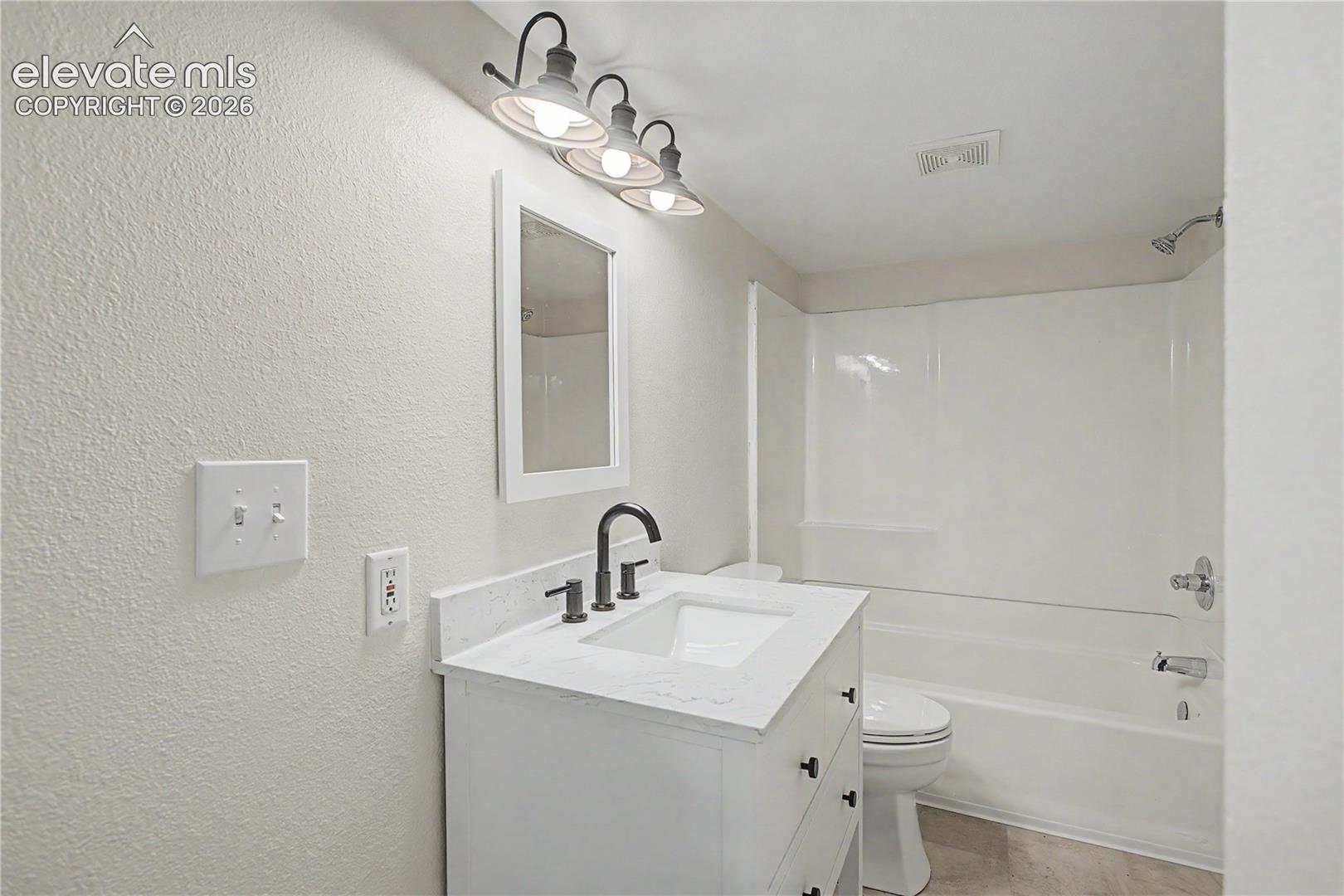 Bath that adjoins 4th bedroom