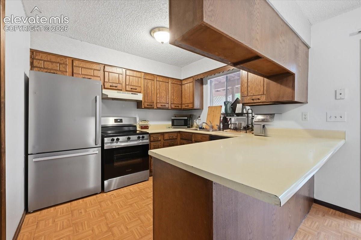 Unit 726 Kitchen with Bar Seating