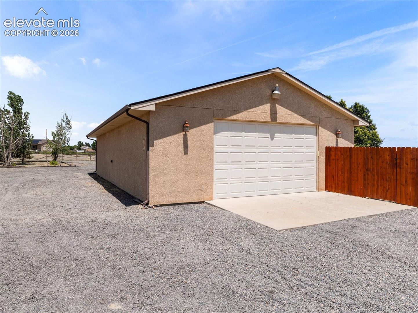 This is a 1500 sq ft outbuilding with drive through accessibility, 10ft doors and pedestrian door
