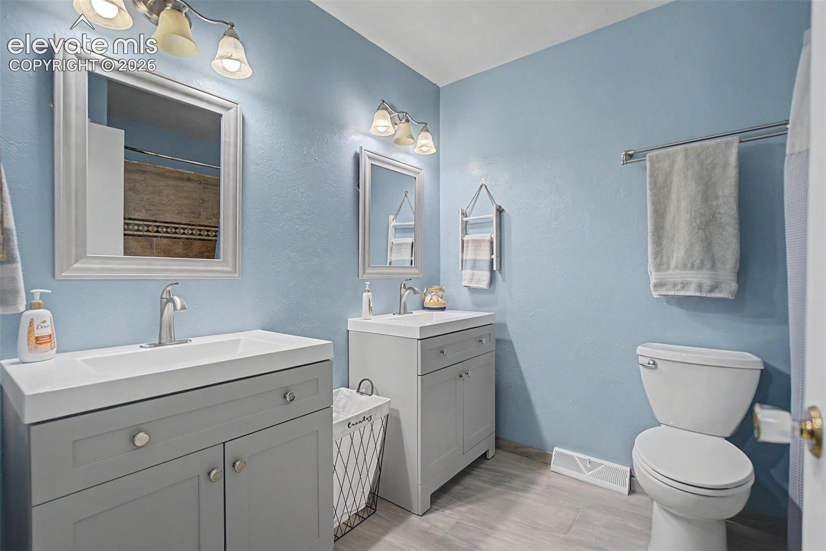 Full Secondary Bathroom