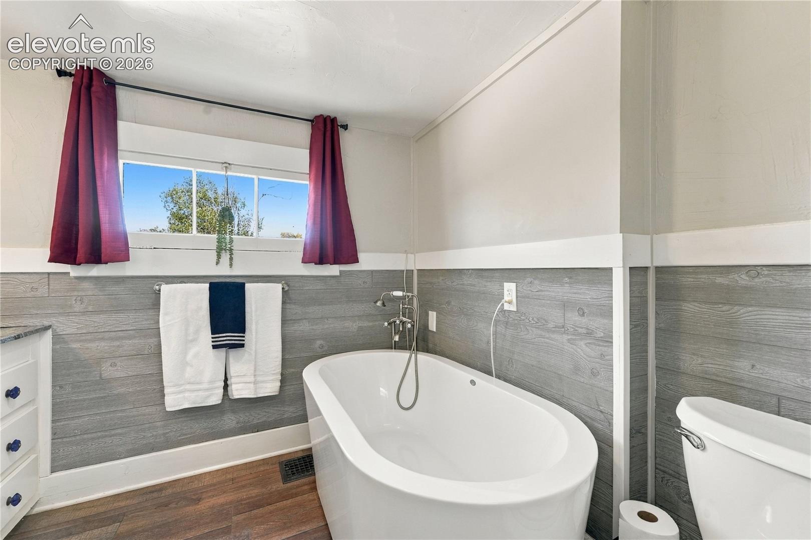 Full Main Floor hall bathroom