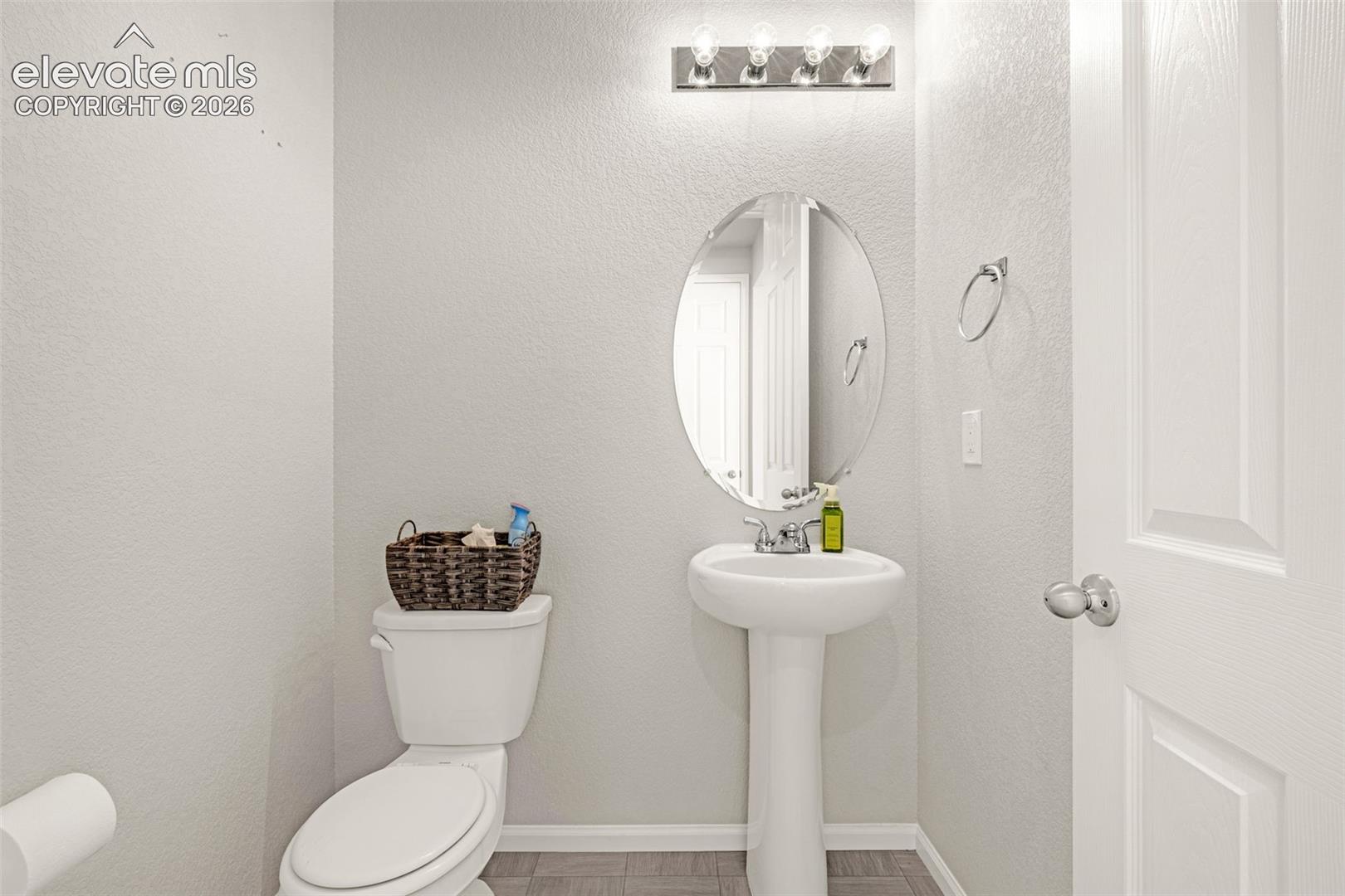 1/2 Bathroom