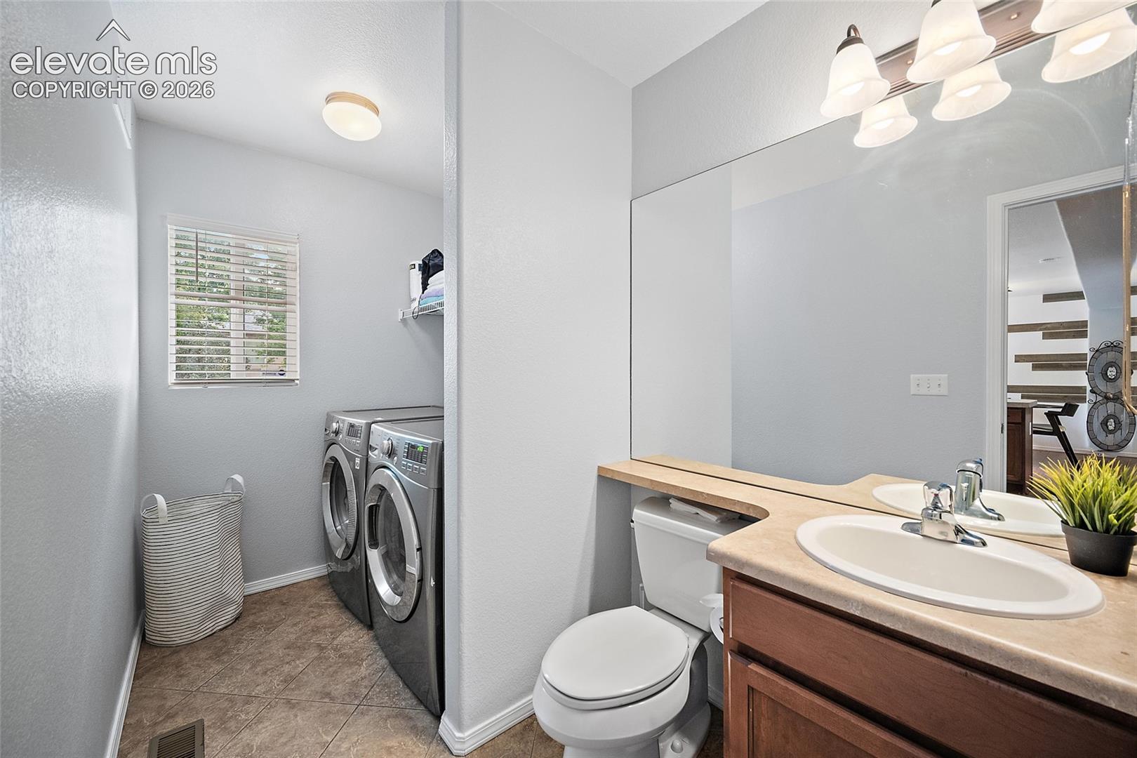 Main level half bath 