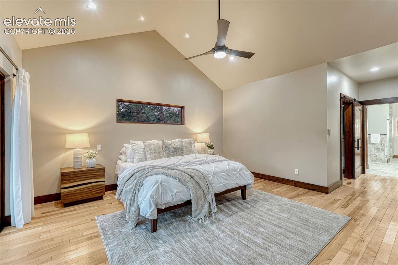 Transom with tree views above bed