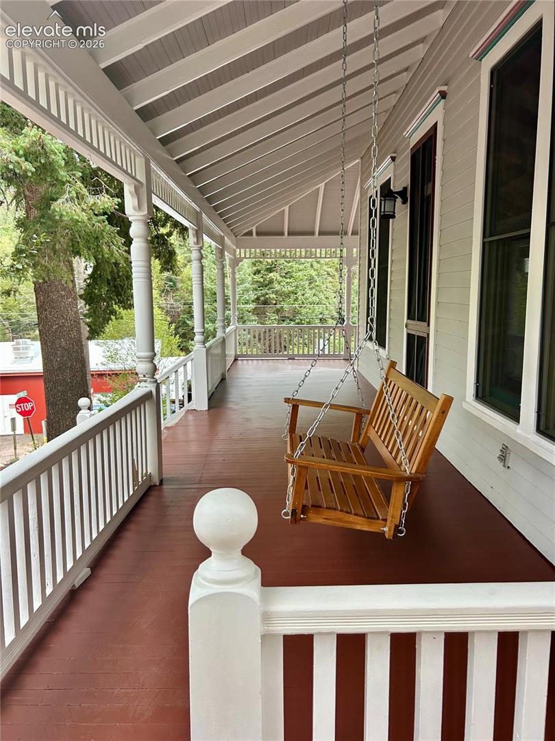 Main House/602: People watch with your morning coffee from your huge wrap-around covered front porch
