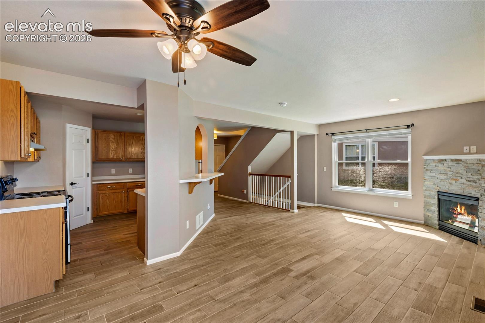 Newer floors, open floor plan, recessed lighting. 