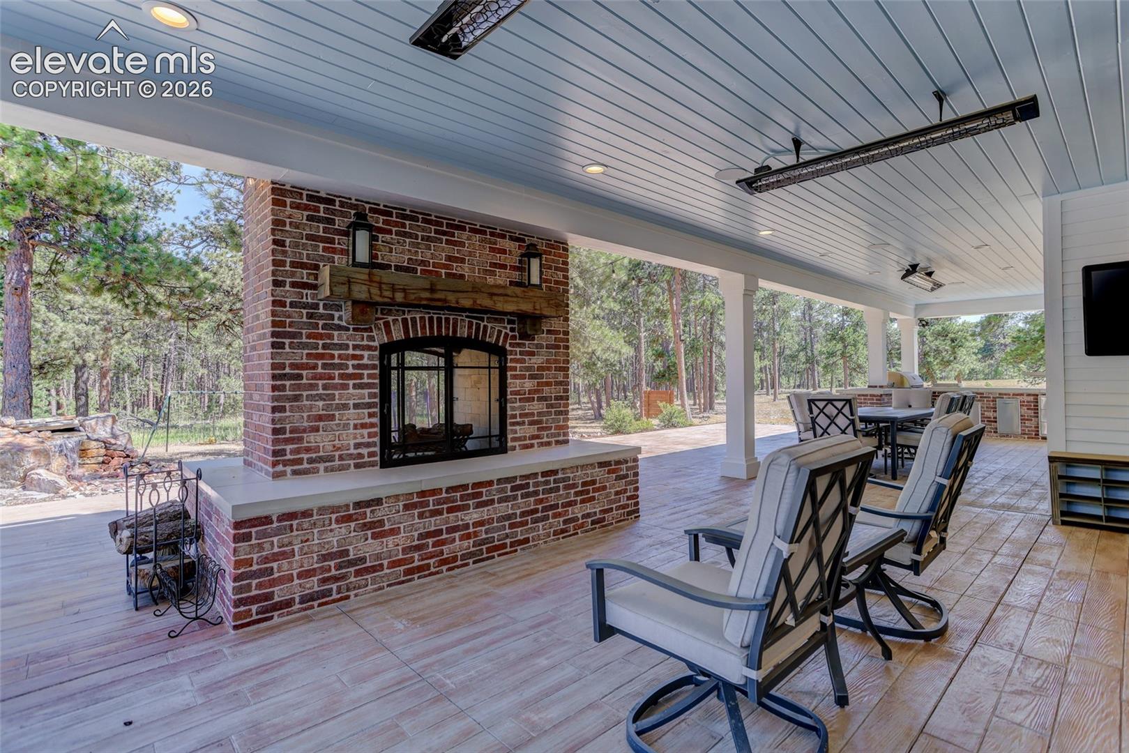 Patio w/ fireplace & heaters