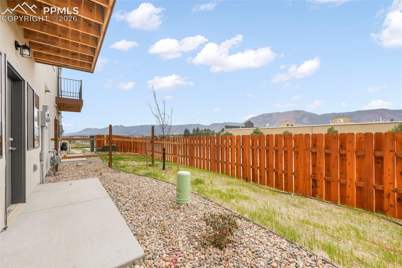 Private, fenced yard. 