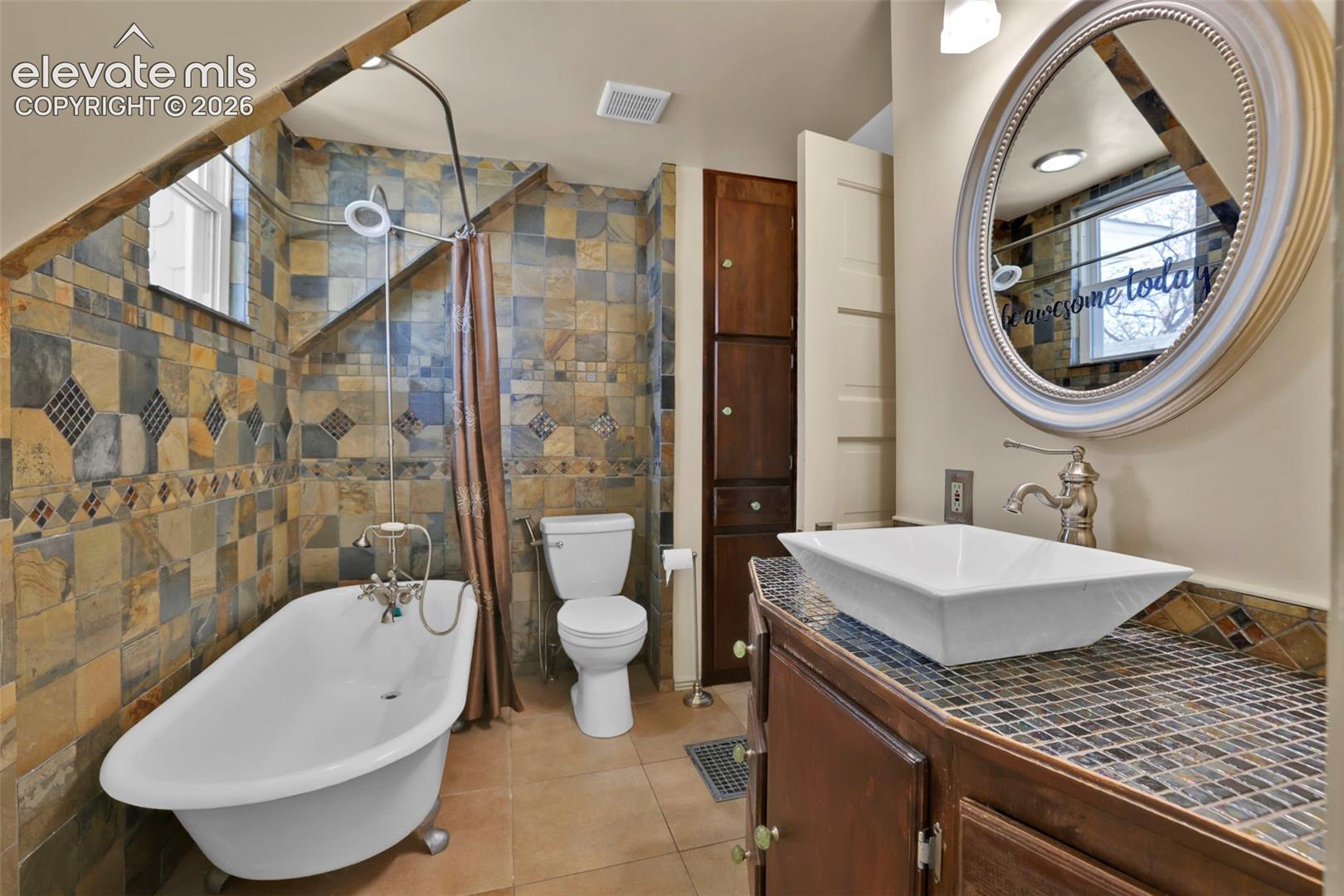 Upstairs--full bath